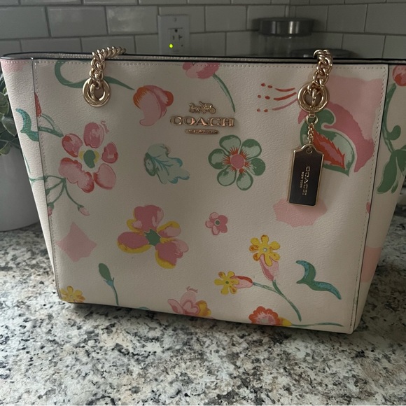Coach Handbags - Coach Cammie Chain Tote With Dreamy Land Floral Print Gold/Chalk Multi C8616
